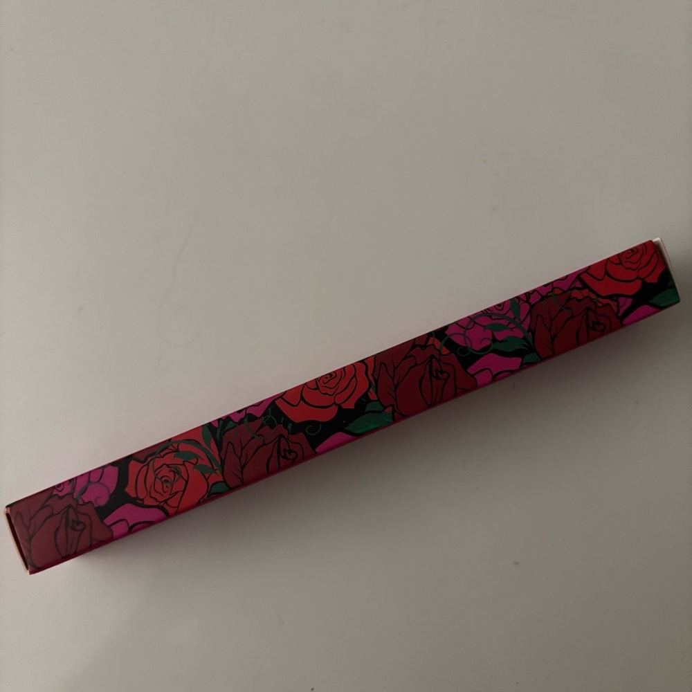 Reina Rebelde Liquid Matte Eye Definer - Exagerada - Picture 2 of 5
